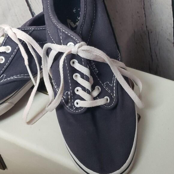 Vans - Picture 3 of 8